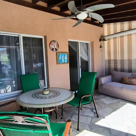 Daire Sophia Bay Home- Next To Coral Bay Peyia