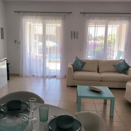 Daire Sophia Bay Home- Next To Coral Bay